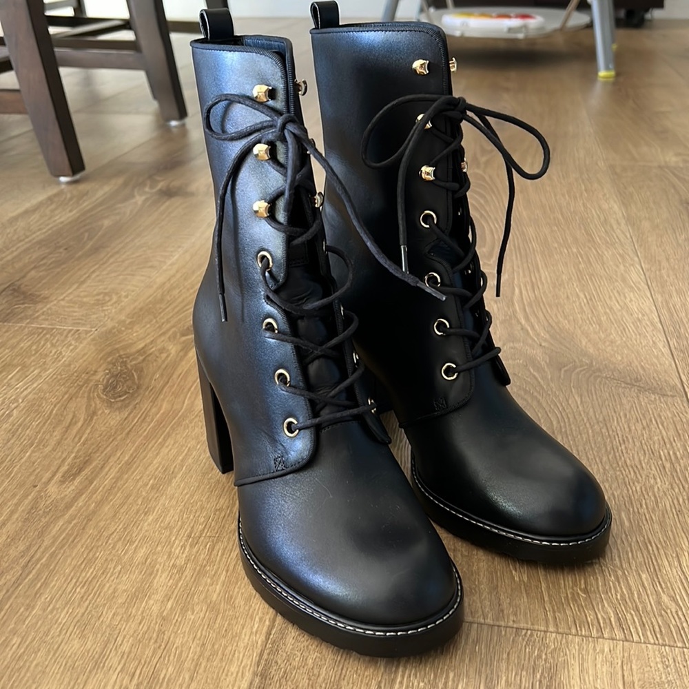 Stuart Weitzman “Cassey” Leather Lace Up Boots